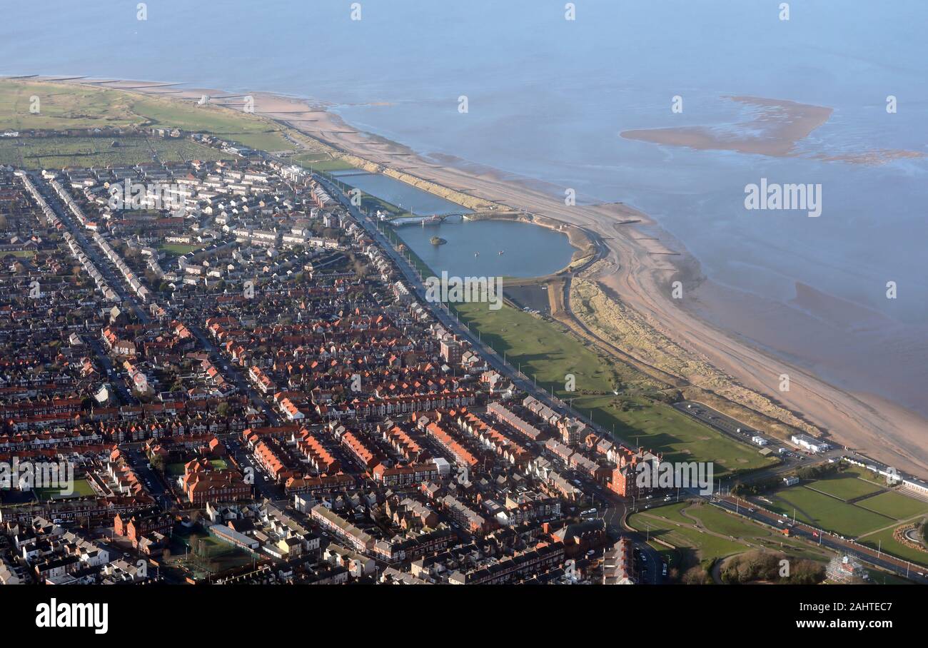 Vue aérienne à l'ouest le long de la plage et de la Marine en 5000, l'Esplanade Lancashire Banque D'Images