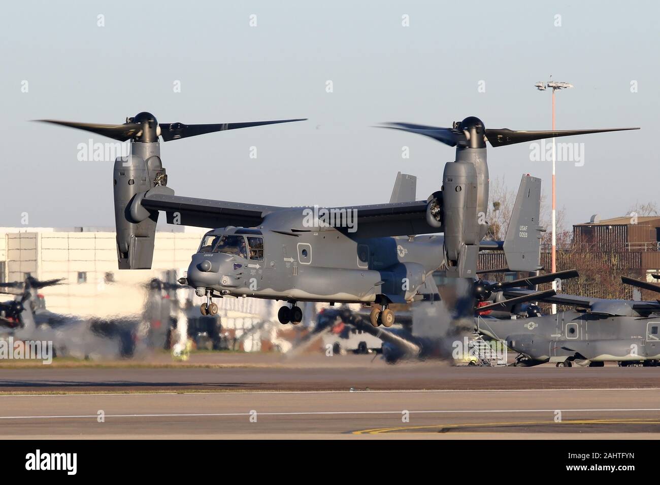 Le commandement des opérations spéciales de l'USAF ANNONCE-22B Osprey landing retour à RAF Mildenhall. Banque D'Images