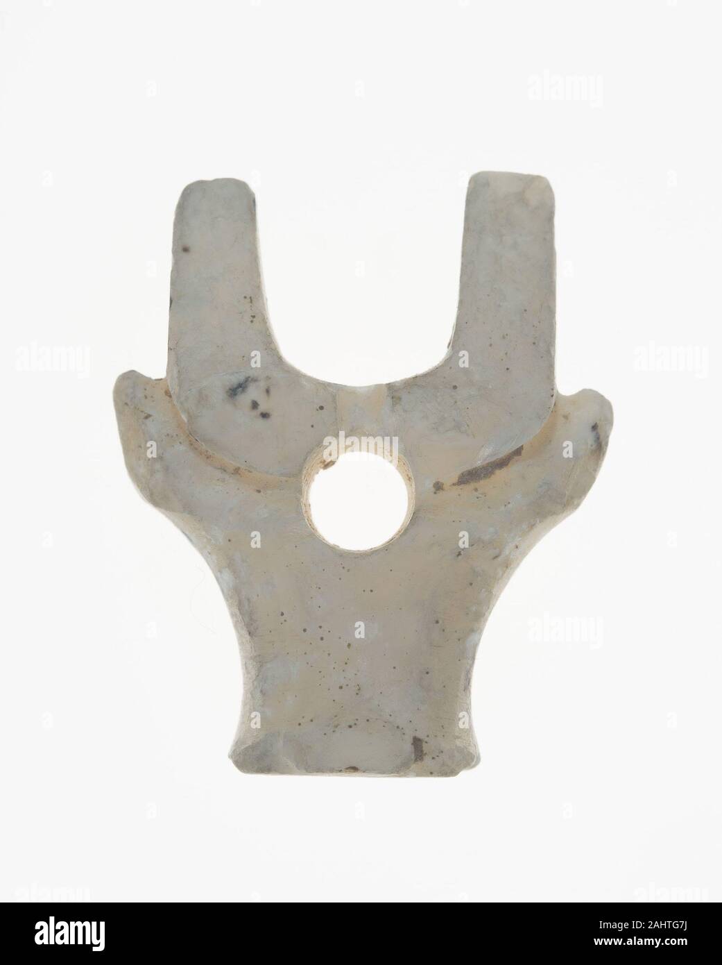 Pendentif avec tête de buffle. 1100 BC-900 av. La Chine. Jade Banque D'Images