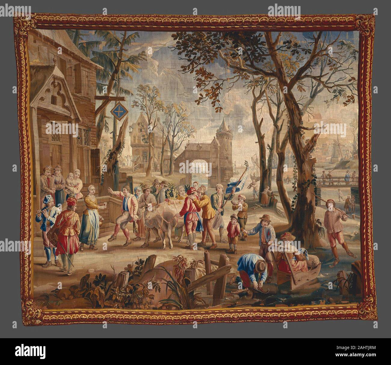 Atelier de Daniel IV Leyniers (producteur). Procession de la graisse de boeuf un Teniers série. 1715-1735. Bruxelles. La laine et la soie, et de fente de verrouillage double tissage de la tapisserie Ce portrait présente les paysans et citadins conduisant un boeuf pour les dépecer pour une fête à l'occasion de Mardi Gras (aussi connu sous le nom de Mardi Gras), le dernier jour avant le début du Carême. Barmaid distribue des rafraîchissements à l'extérieur une taverne nommée le signe de la Croix, musiciens, tête du cortège et les gens sur la luge et patinage de glace congelée, donnant à la scène une atmosphère générale de réjouissance et d'allégresse. Scènes de genre de l'espace rural Banque D'Images