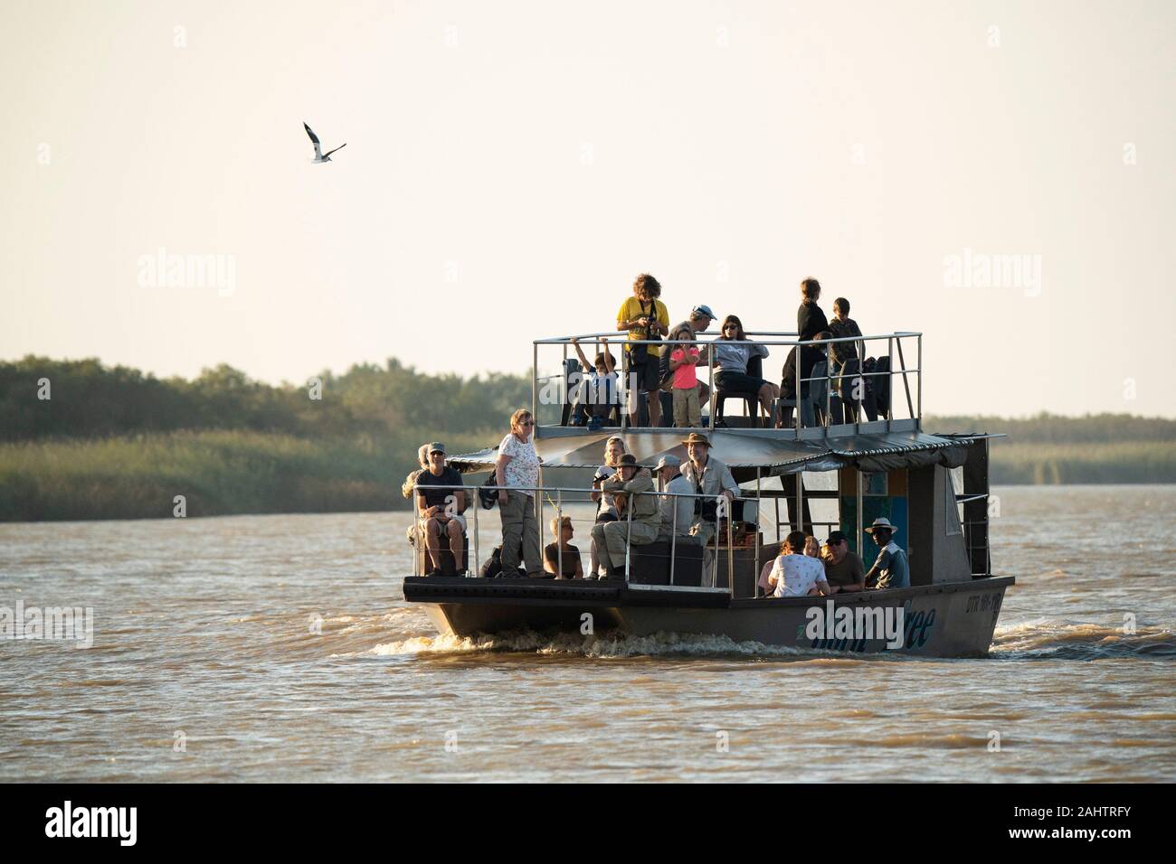 Bateau de tourisme sur le lac St Lucia, parc iSimangaliso Wetland Park, Afrique du Sud Banque D'Images