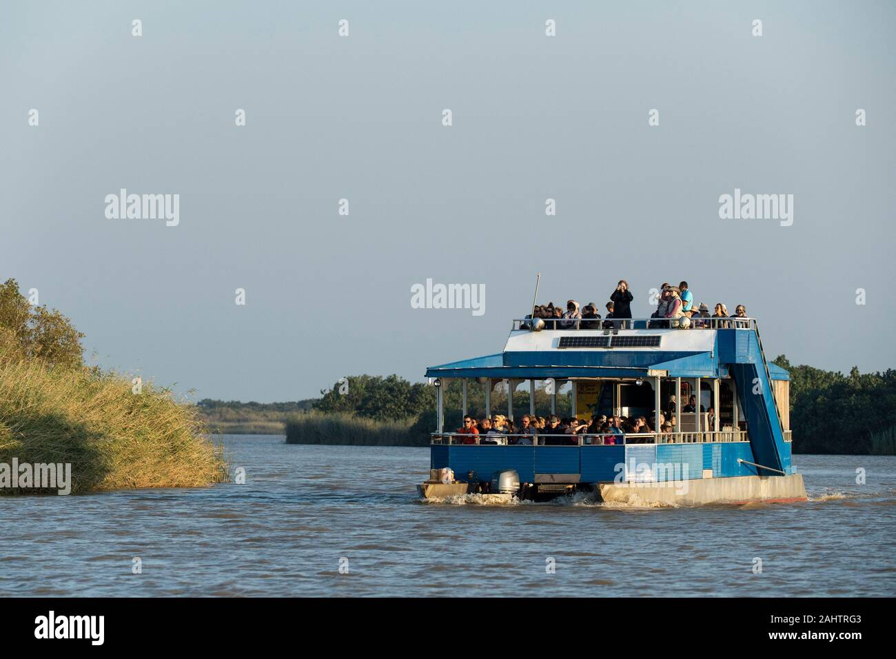 Bateau de tourisme sur le lac St Lucia, parc iSimangaliso Wetland Park, Afrique du Sud Banque D'Images