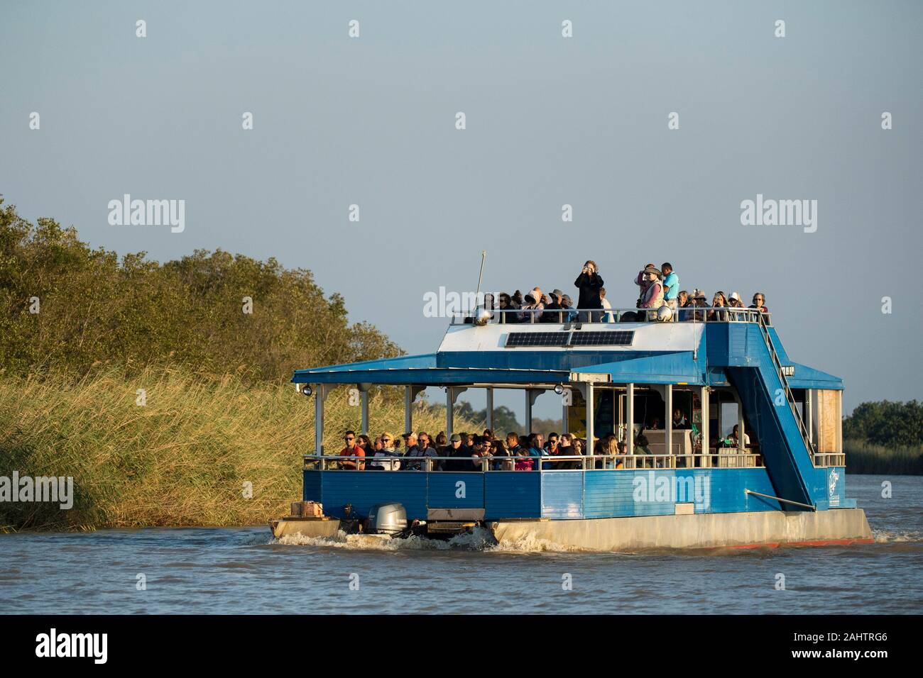 Bateau de tourisme sur le lac St Lucia, parc iSimangaliso Wetland Park, Afrique du Sud Banque D'Images