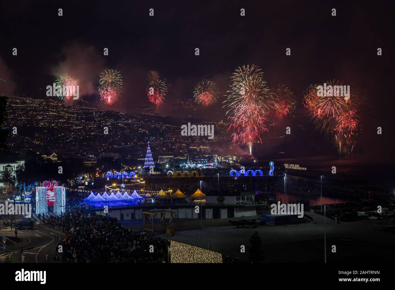 Nouvel An magnifique feu d'artifice à Funchal, Madère, Portugal. Banque D'Images