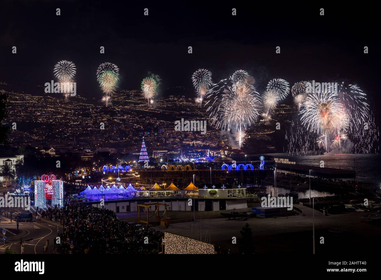Nouvel An magnifique feu d'artifice à Funchal, Madère, Portugal. Banque D'Images