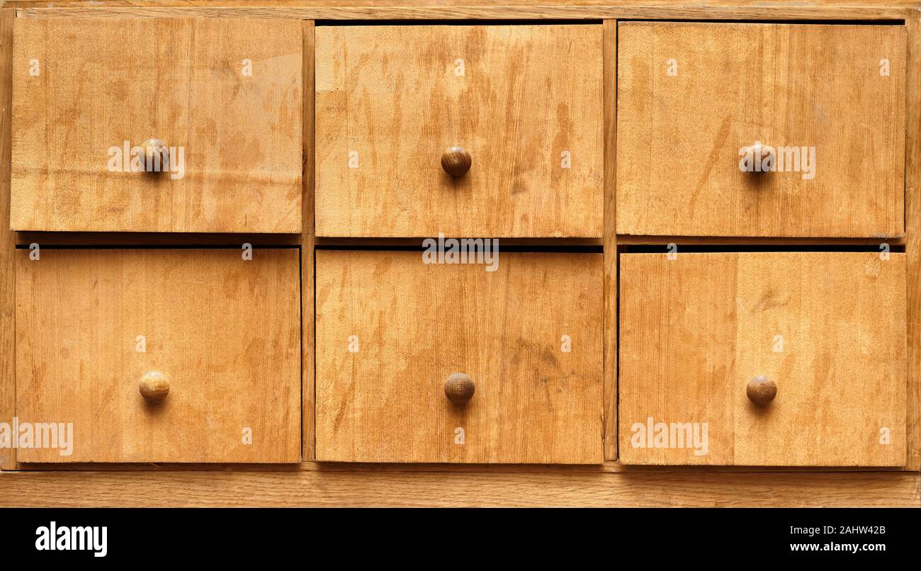 Milieux et des schémas : ancien en bois faits main penderie avec tiroirs gigogne Banque D'Images