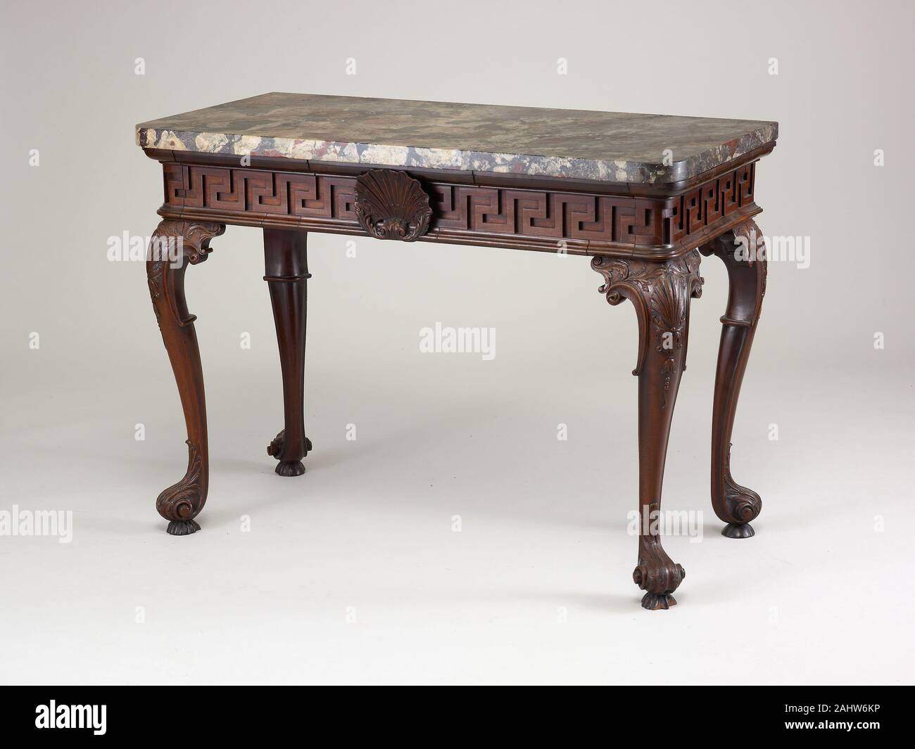 Table de nuit. 1740-1750. L'Angleterre. Table en acajou avec dessus marbre Banque D'Images