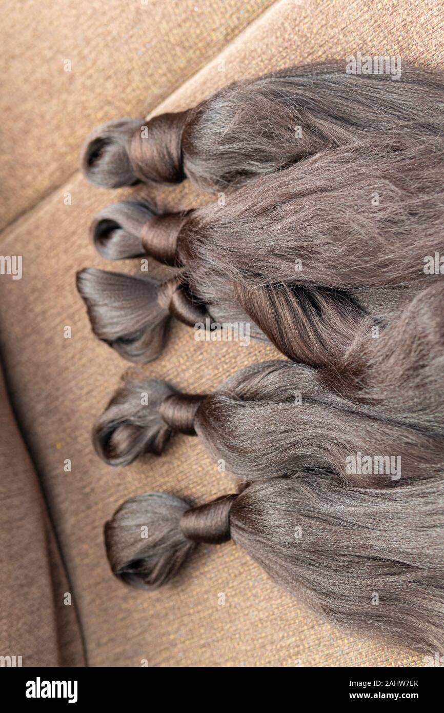 Des extensions de cheveux à être utilisé pour faire des tresses Photo Stock  - Alamy