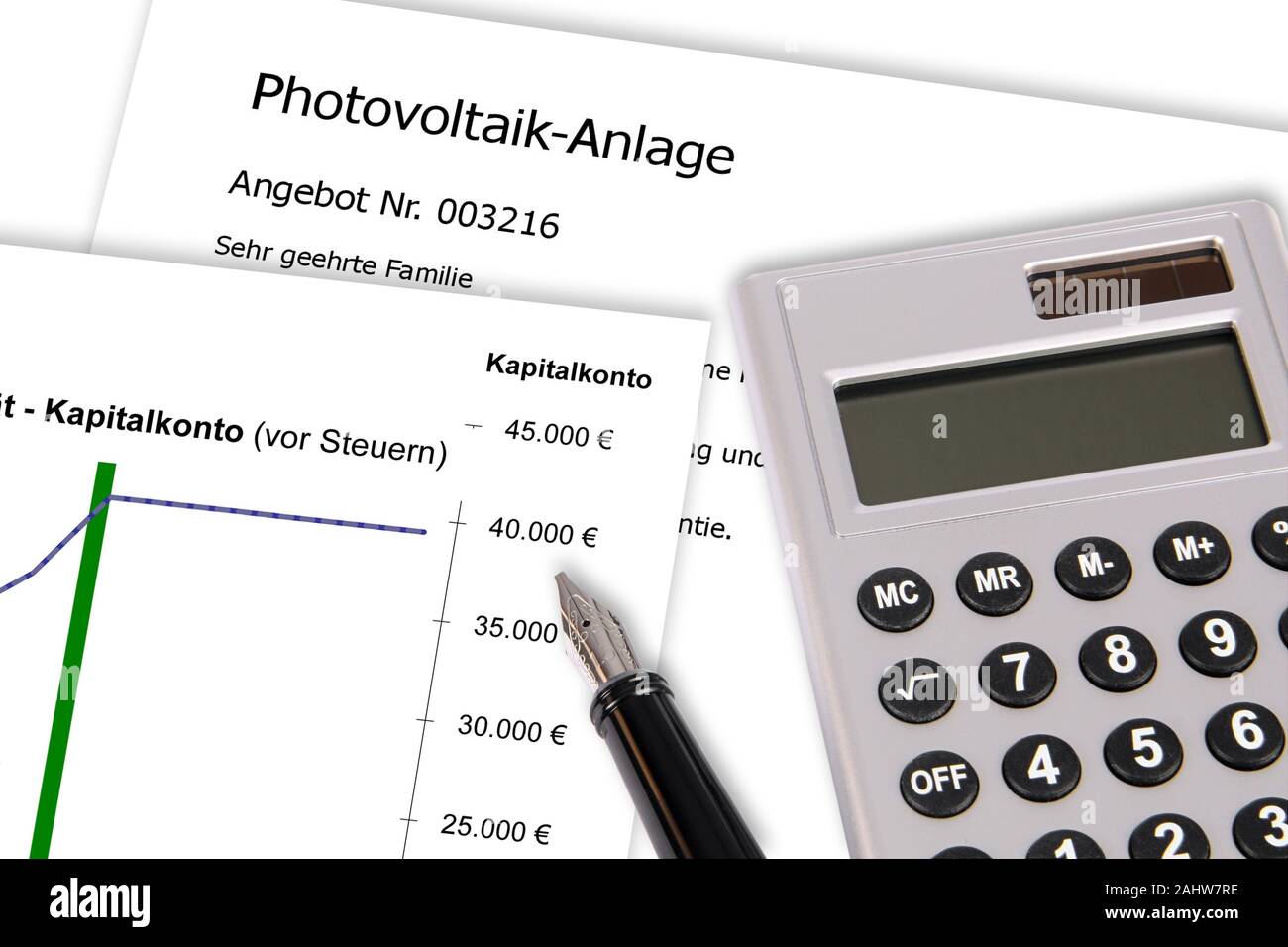 Offrir un nouveau système photovoltaïque pour la production d'électricité Banque D'Images