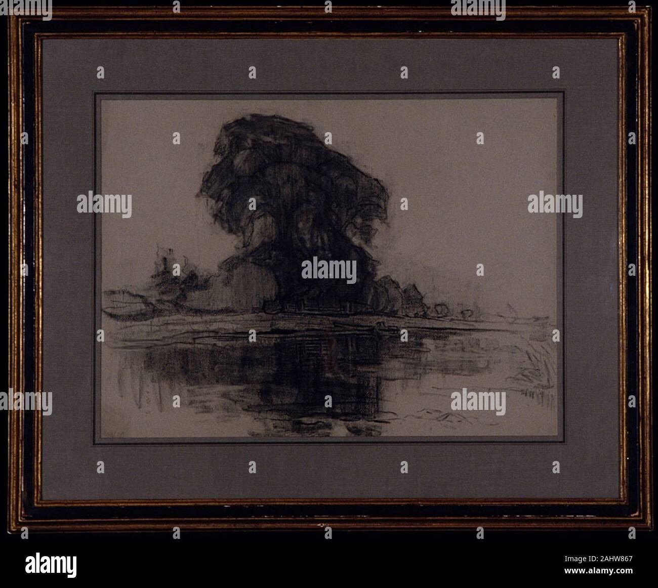 Piet Mondrian. L'Étude de composition ferme Landzicht. De 1900 à 1910. Aux Pays-Bas. Fusain sur papier bleu-gris Ce dessin est étroitement lié à une peinture dans le Gemeentemuseum de La Haye (25,1995) à la fois sujet et style. Cependant, il est presque impossible d'établir si le dessin a été fait ou si l'encombrement ou la peinture est arrivé en premier. Avant 1908, Piet Mondrian daté rarement son travail ; en outre, son évolution artistique est difficile à retracer chronologiquement depuis qu'il a fait deux sortes de travailler simultanément et paysages expérimental officiellement-forcé par ses maigres finances publiques de faire appel à des acheteurs-natu Banque D'Images