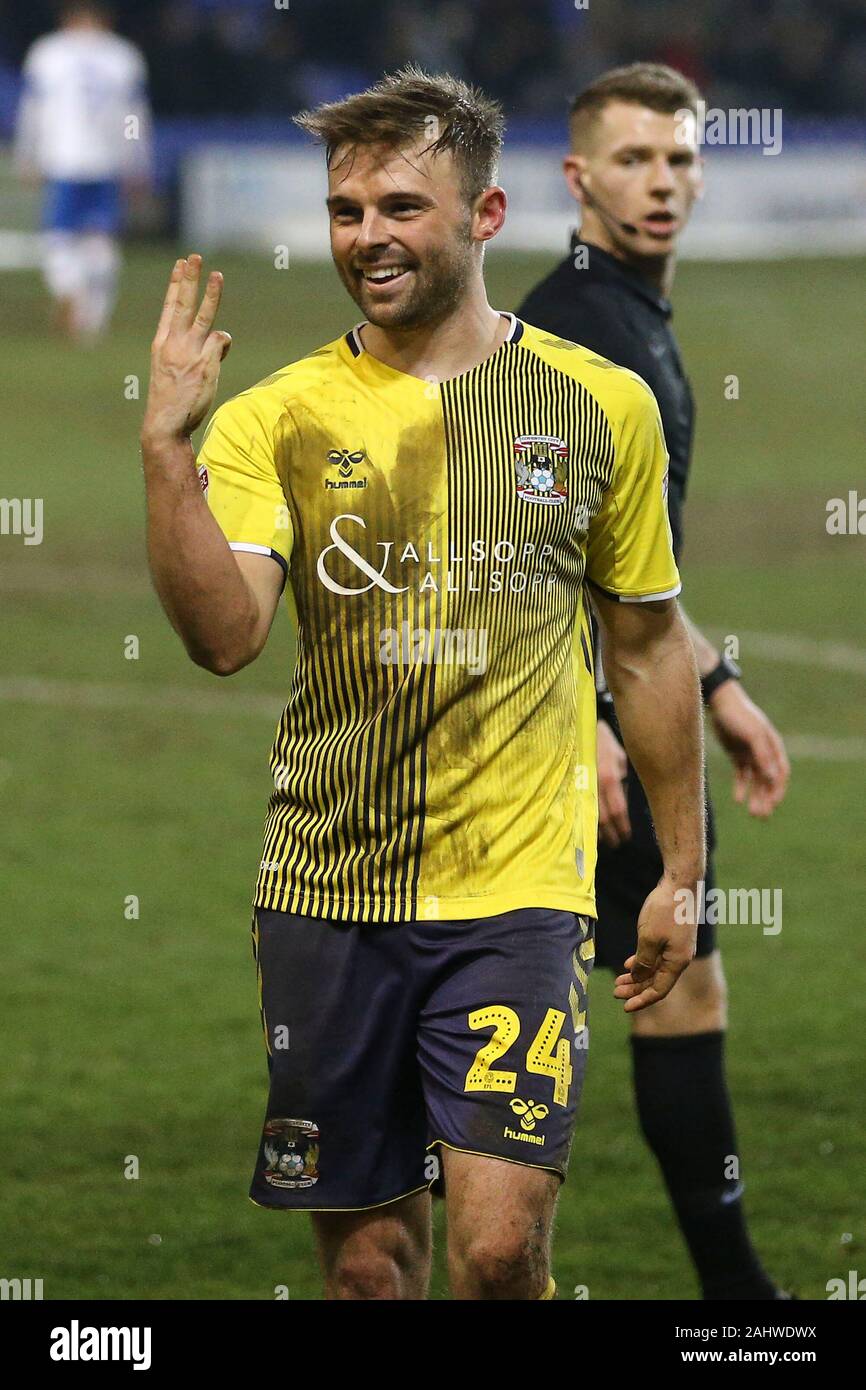 Birkenhead, UK. 06Th Jan, 2020. Matthew Godden de Coventry City met 3 doigts vers le haut comme il célèbre après avoir marqué son 3e but et ses équipes 4e but.EFL Skybet ligue de football un match Tranmere Rovers v Coventry à Prenton Park, Birkenhead, Wirral le jour du Nouvel An, mon 1er janvier 2020. Cette image ne peut être utilisé qu'à des fins rédactionnelles. Usage éditorial uniquement, licence requise pour un usage commercial. Aucune utilisation de pari, de jeux ou d'un seul club/ligue/dvd publications.pic par Chris Stading/Andrew Orchard la photographie de sport/Alamy Live News Crédit : Andrew Orchard la photographie de sport/Alamy Live News Banque D'Images