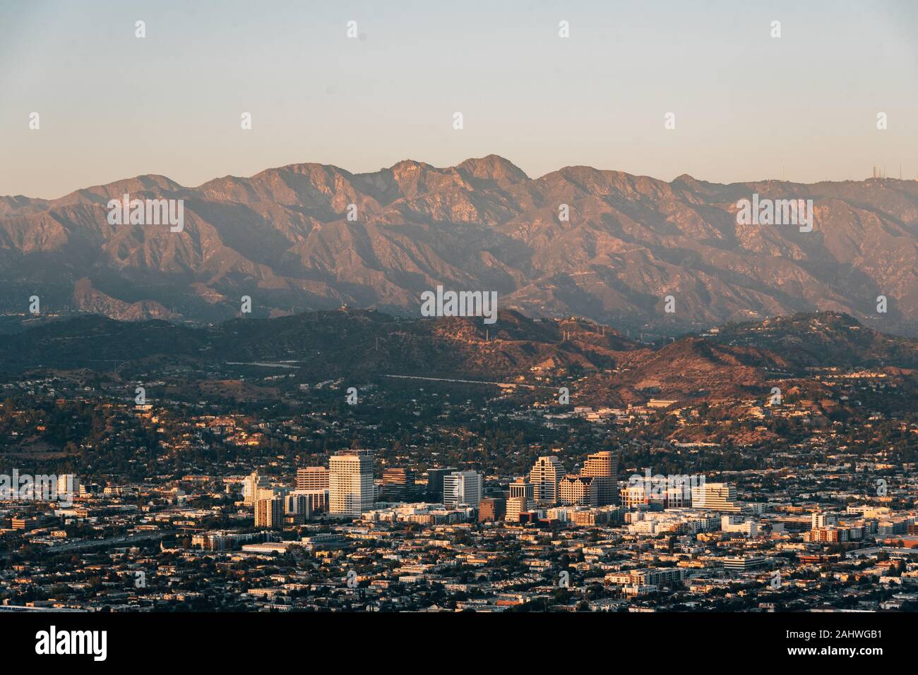 Avis de Glendale et les montagnes San Gabriel, de Griffith Park à Los Angeles, Californie Banque D'Images