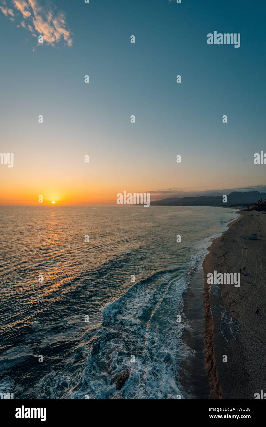 Vue du coucher de soleil du point Dume State Beach, dans la région de Malibu, Californie Banque D'Images