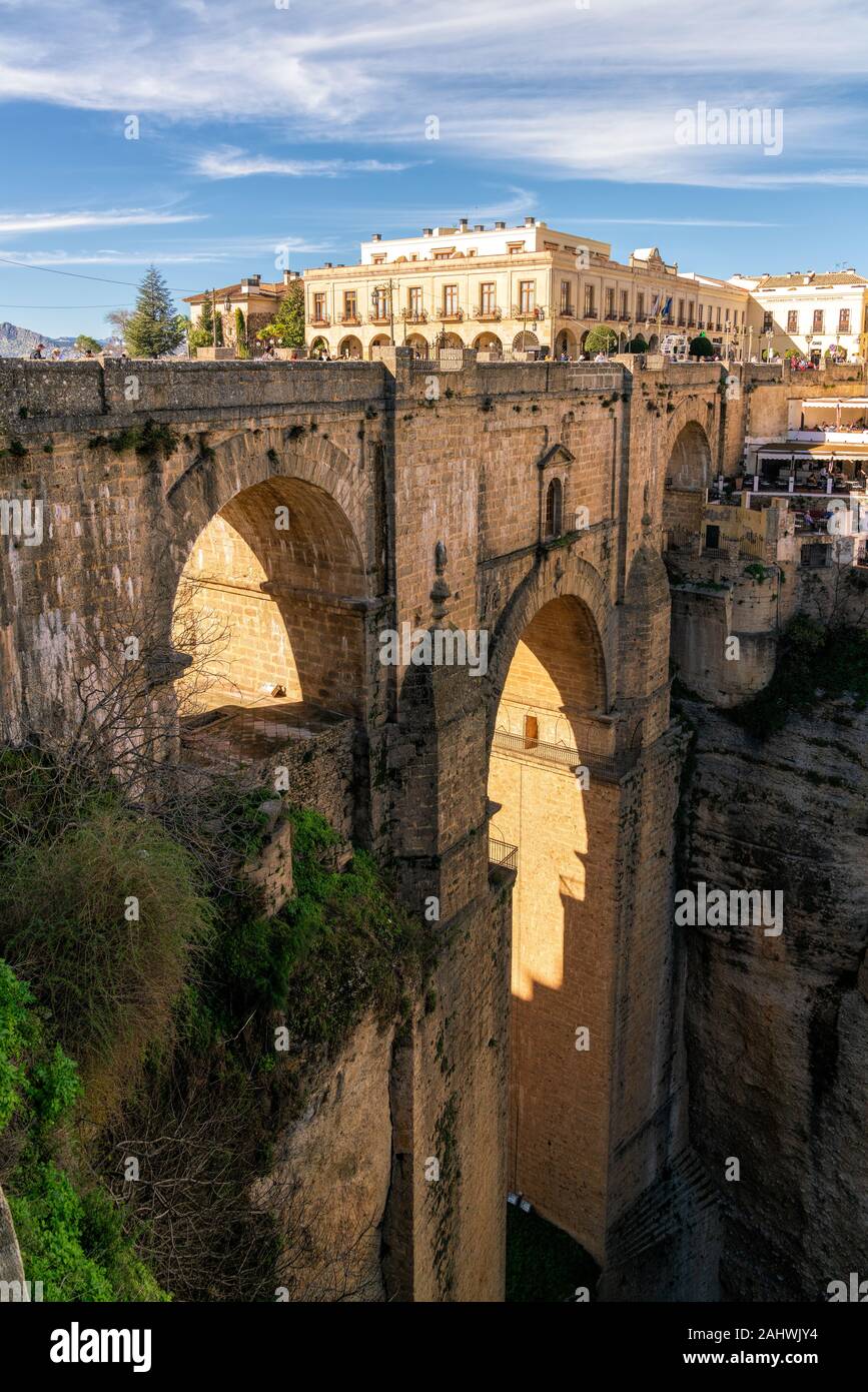 Le Puente Nuevo (Pont Neuf ) dans village espagnol de Ronda. Banque D'Images