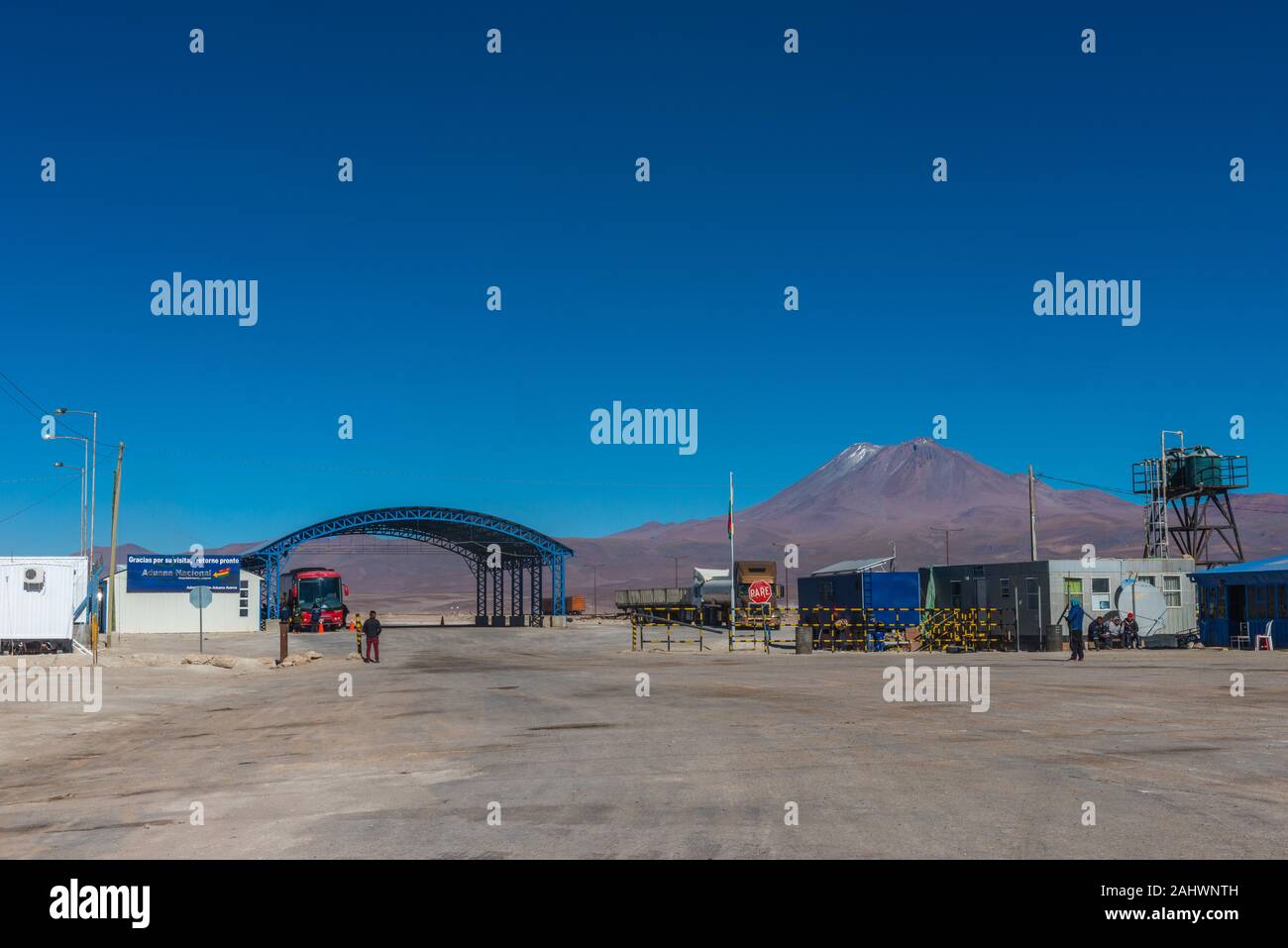 Administración de Aduana Frontera Avaroa, poste frontière bolivienne au Chili, cordillère des Andes, au sud-ouest de la Bolivie, l'Amreica Banque D'Images