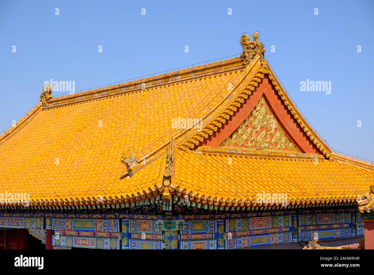 Détail de toit de tuiles orange dans la Cité Interdite, Pékin, Chine Banque D'Images