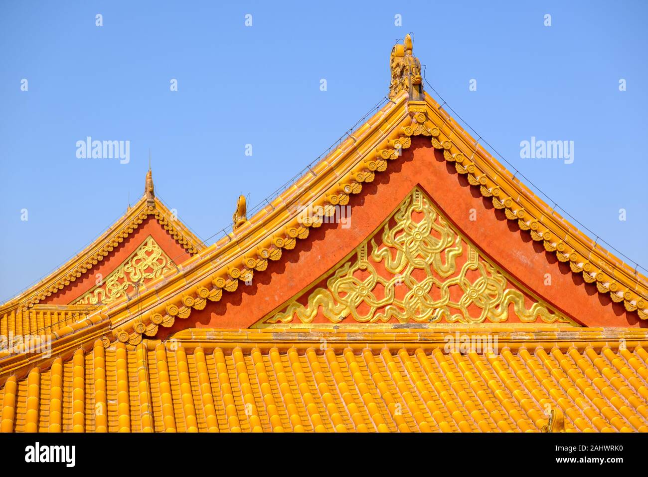 Détail de toit de tuiles orange dans la Cité Interdite, Pékin, Chine Banque D'Images