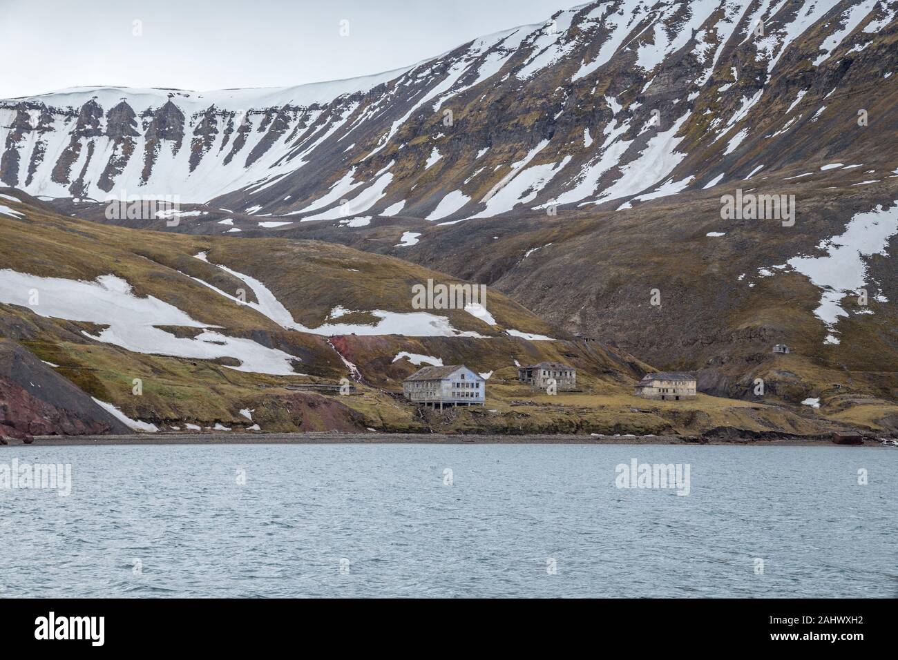 Grumant, un ancien règlement de l'entreprise russe entre Barentsburg et Longyearbyen au Spitzberg, Norvège, créée en 1912 et abandonnée en 1965 Banque D'Images
