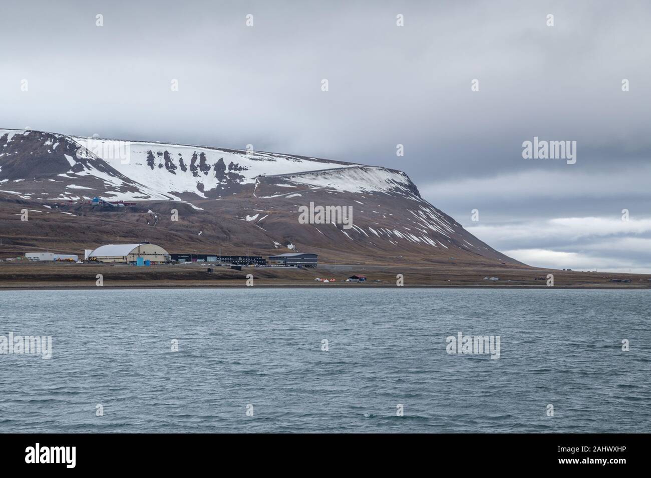 L'aéroport de Longyearbyen en été sur l'île de Spitzberg sur l'archipel norvégien du Svalbard dans l'Arctique Banque D'Images