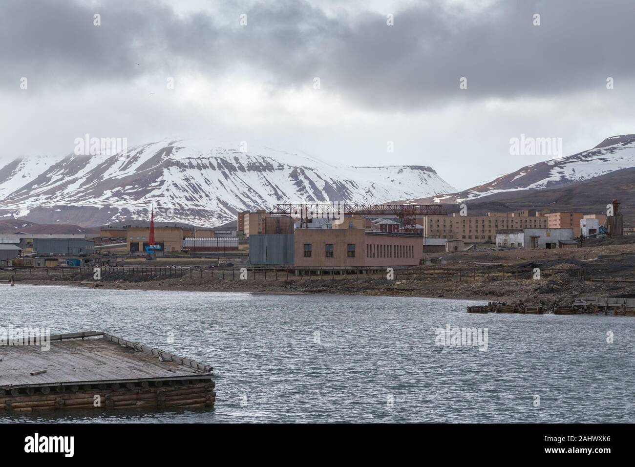 Le quai de Pyramiden, une fédération de l'extraction du charbon sur le règlement sur le Spitzberg, archipel norvégien de Svalbard dans l'Arctique Banque D'Images