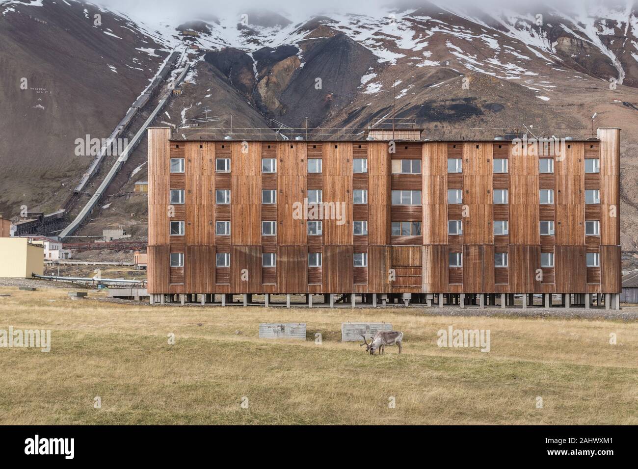 Pyramiden, une fédération de l'extraction du charbon sur le règlement sur le Spitzberg, archipel norvégien de Svalbard dans l'Arctique, a été fermée en 1998 Banque D'Images