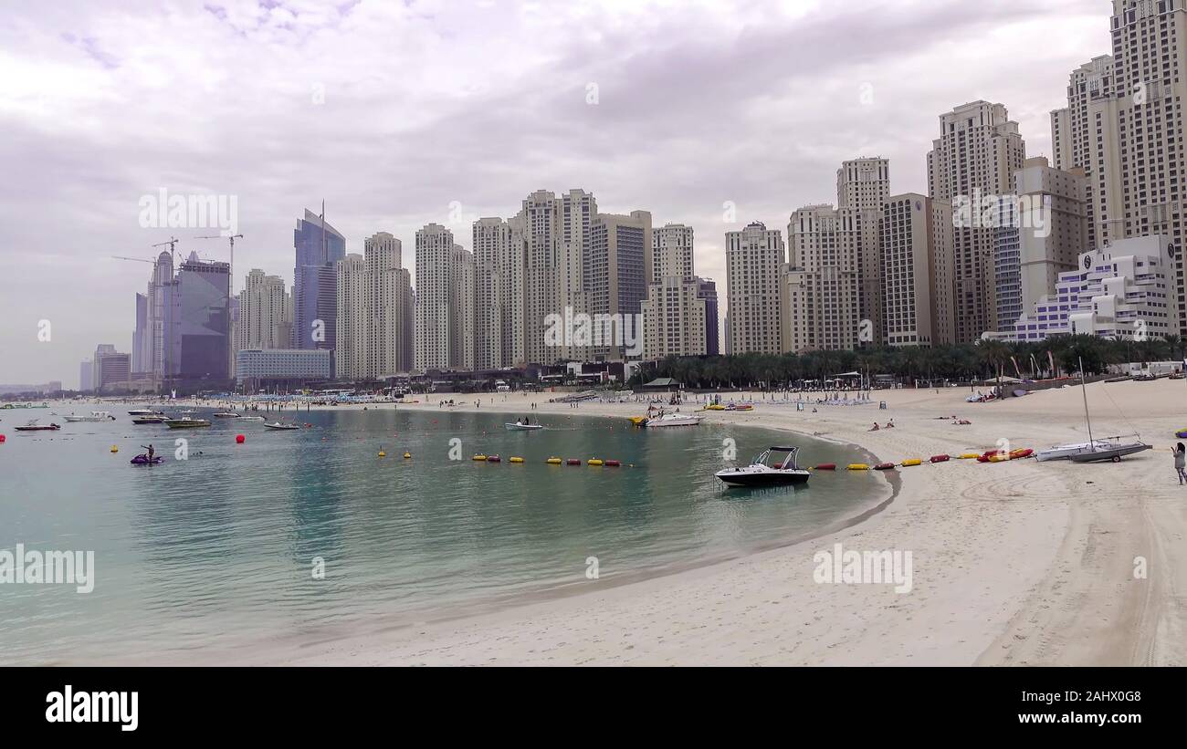 Plage Marina, Dubaï. Paysage urbain de Dubaï. Plage et mer de Dubaï. Banque D'Images
