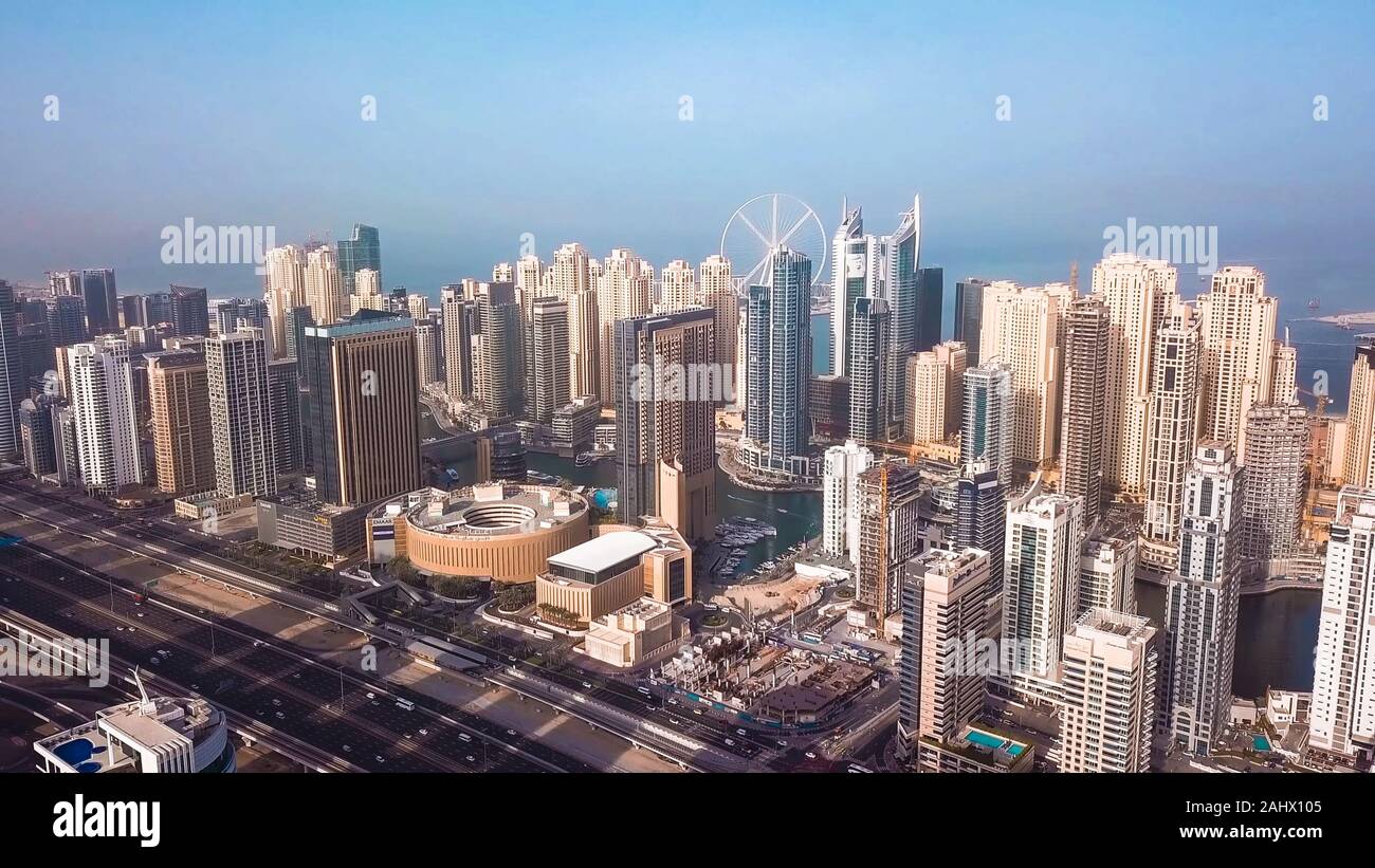 Vue panoramique de Dubaï, du centre-ville de l'architecture. Aerial cityscape with skyscrapers Banque D'Images