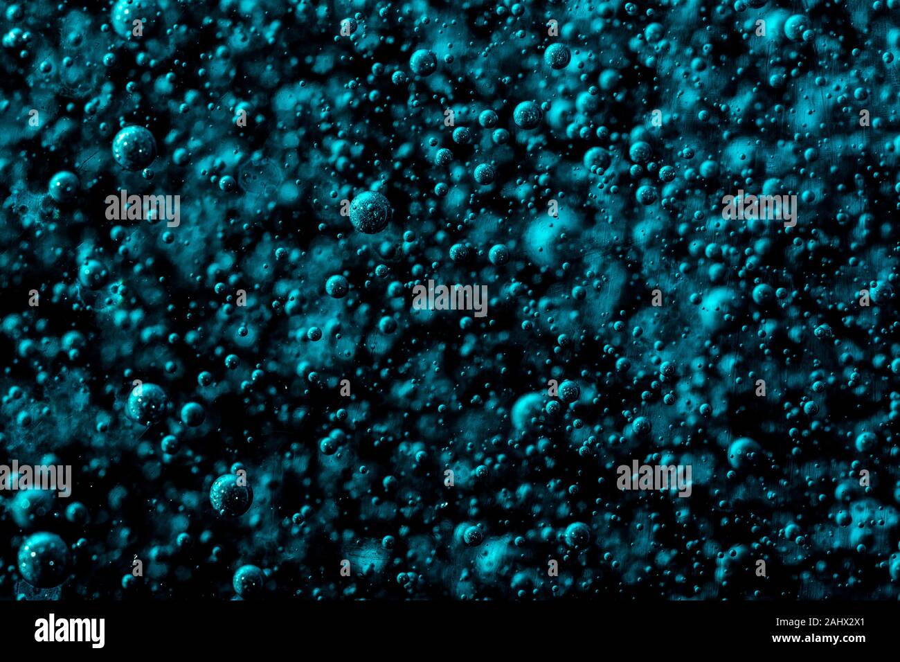 Résumé fond bleu avec des bulles d'air, des bulles flottantes Banque D'Images