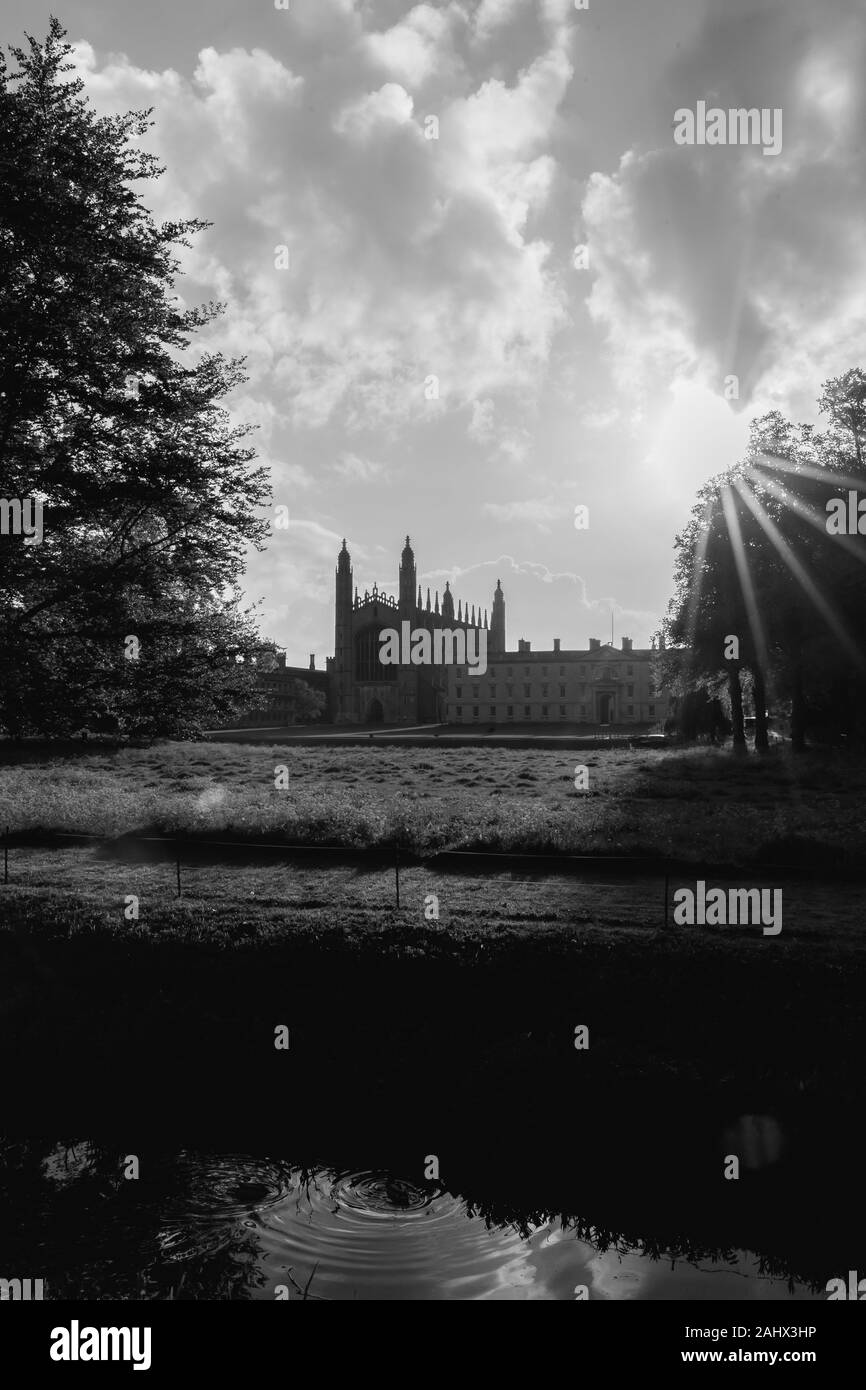 Une vue de Kings College de Cambridge de l'Université le dos sur un matin de printemps ensoleillé Banque D'Images
