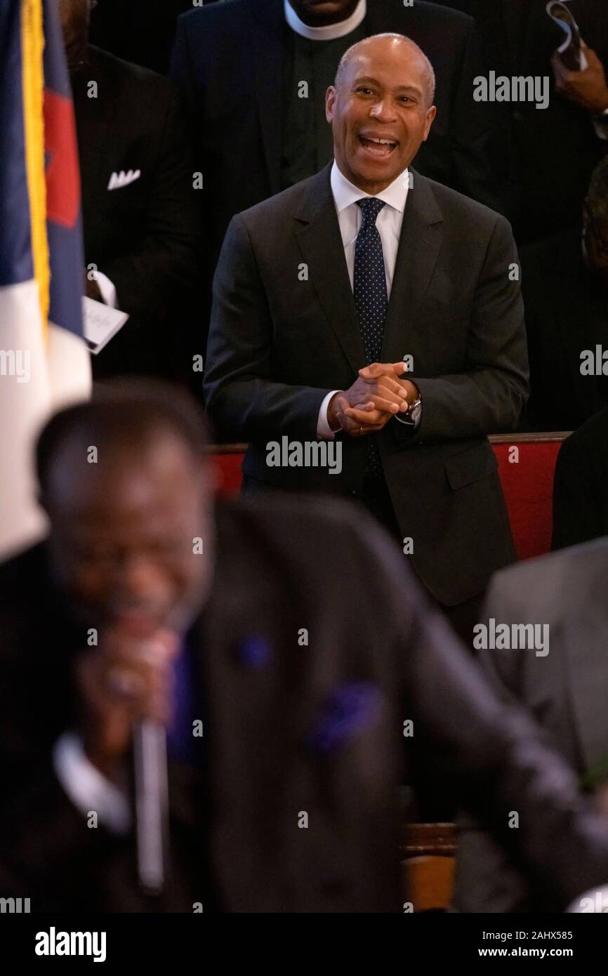 Charleston, États-Unis. 01 janvier, 2020. La présidence démocratique Gov. Deval Patrick du Massachusetts réagit pendant le sermon de Mgr Révérend Samuel Green, au cours du dimanche à l'Église d'AME Emanuel mère historique Janvier 1, 2020 à Charleston, Caroline du Sud. Le service a célébré la Journée de l'émancipation, à l'occasion de la suppression de l'esclavage aux États-Unis. Crédit : Richard Ellis/Alamy Live News Banque D'Images