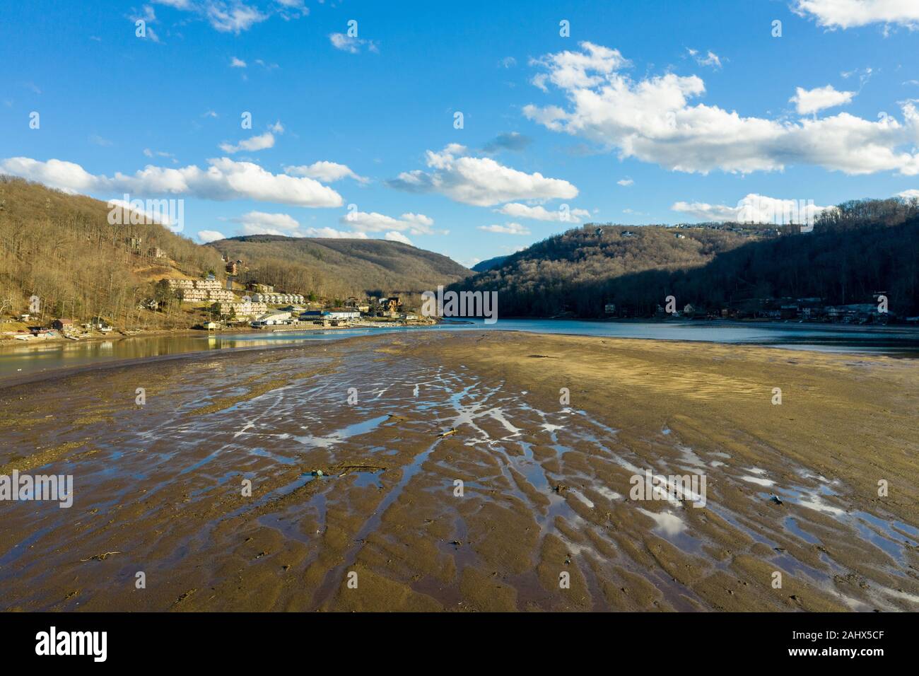Très faible niveau d'eau dans Cheat Lake près de Morgantown montrant un grand banc de sable où le lac utilisé pour être Banque D'Images