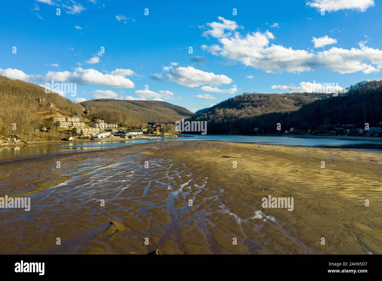 Très faible niveau d'eau dans Cheat Lake près de Morgantown montrant un grand banc de sable où le lac utilisé pour être Banque D'Images
