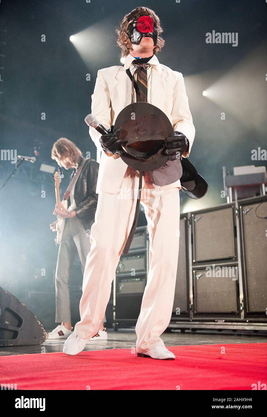 24 août 2019 - Raleigh, Caroline du Nord), USA - MATT SHULTZ du groupe CAGE THE ELEPHANT réalise vivre comme leur tour 2019 fait un arrêt à la Credit Union côtière Music Park at Walnut Creek situé à Raleigh Copyright 2019 Jason Moore. (Crédit Image : © Jason Moore/Zuma sur le fil) Banque D'Images