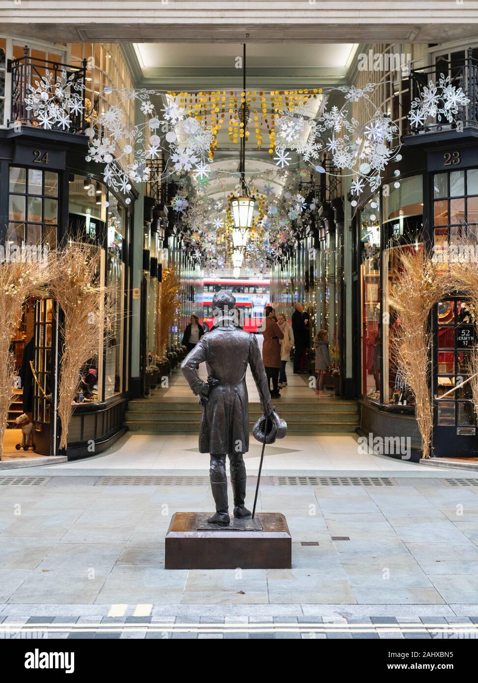 Chritsmas décorations dans Piccadilly Arcade, Jermyn Street, St James's, Londres, Angleterre Banque D'Images