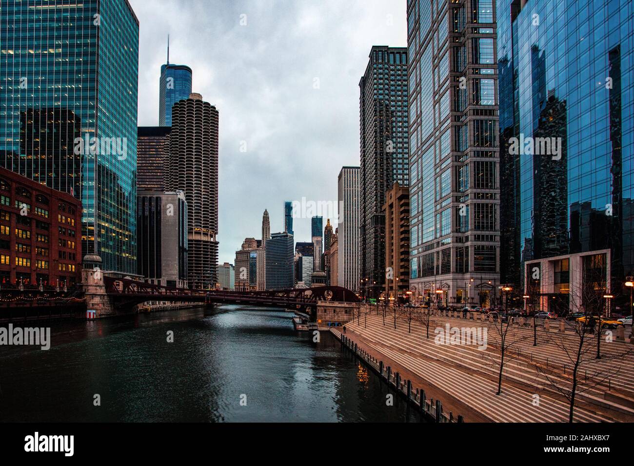 Chicago Downtown Et Chicago River Banque D'Images