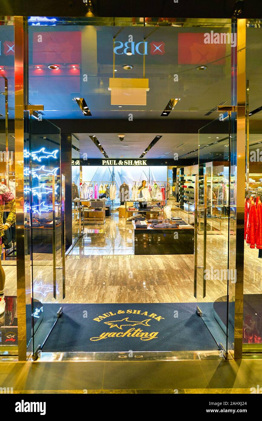 Singapour CIRCA AVRIL 2019 entree de Paul Shark store dans le Shoppes at Marina Bay Sands. Paul Shark est une marque de vetements Italienne Photo Stock Alamy