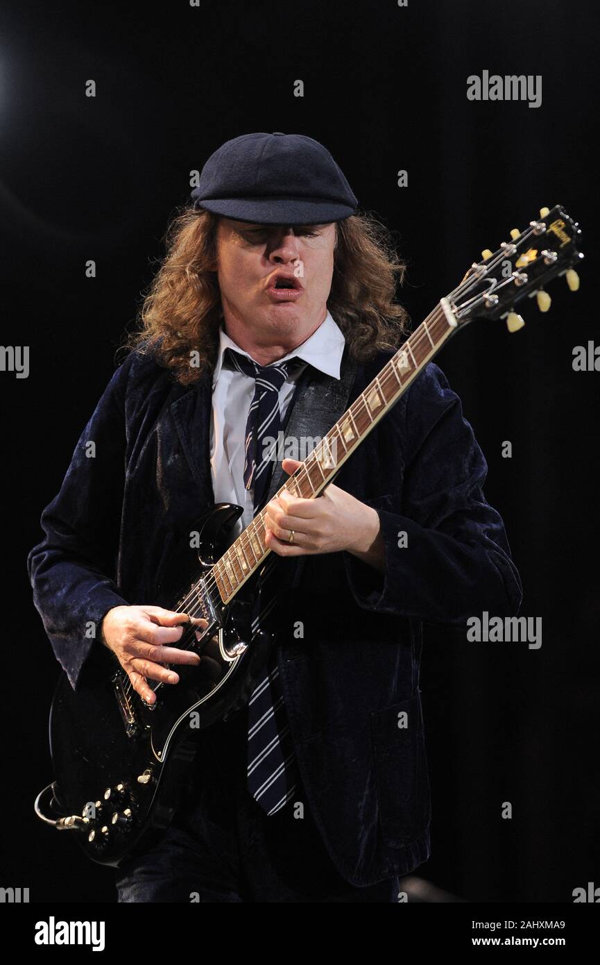 Udine Italie 05/19/2010 : live concert de ACDC au Stadio Friuli,Angus Young lors du concert Banque D'Images