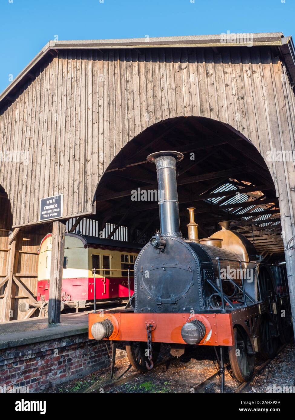 Duc de fer Train à vapeur, réplique de large mesure Loco, Didcot Railway Centre, Oxfordshire, England, UK, FR, Banque D'Images