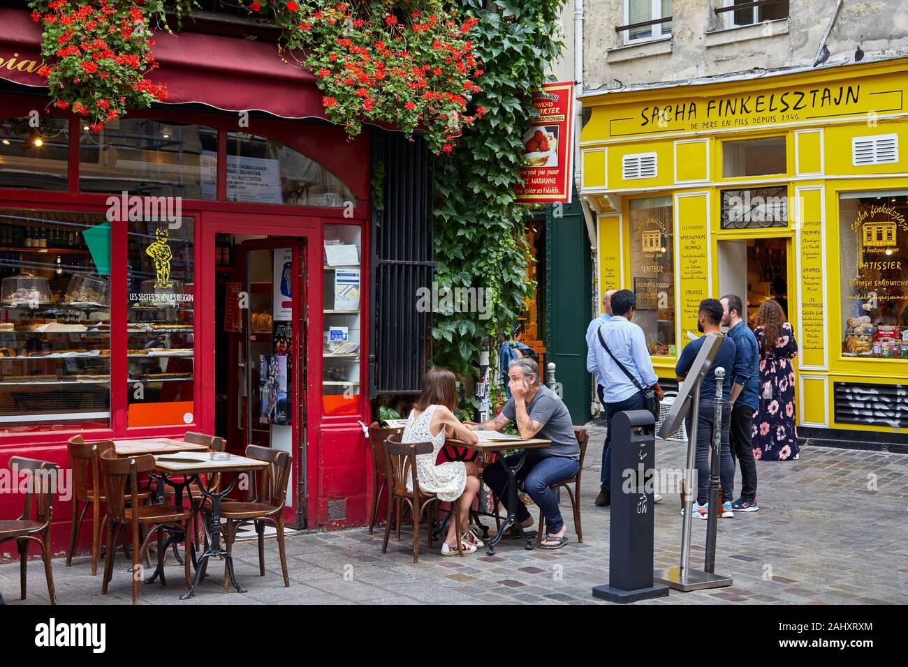 Terrasse, Le Marais, Paris, France Photo Stock - Alamy