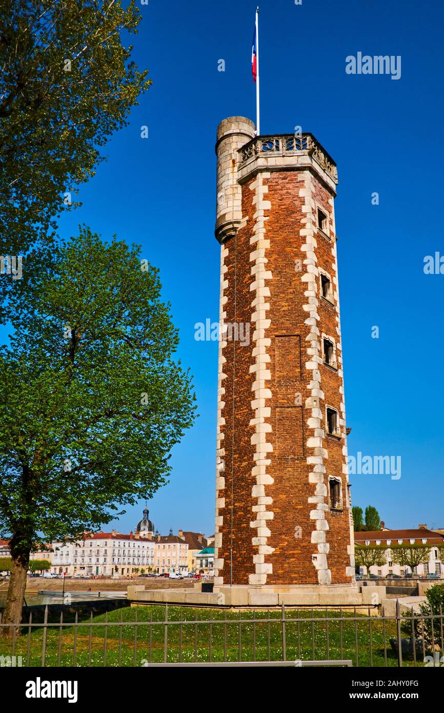 En France, en Saône-et-Loire (71), Chalon-sur-Saône, la tour du doyenné sur l'île Saint-Laurent Banque D'Images