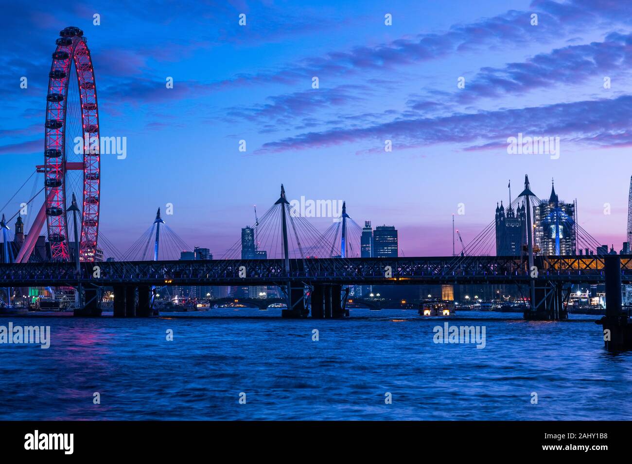 Paysage ville de Londres, London Eye, crépuscule, crépuscule, l'heure bleue avec le Southbank et Tamise destination voyage, London England UK Banque D'Images