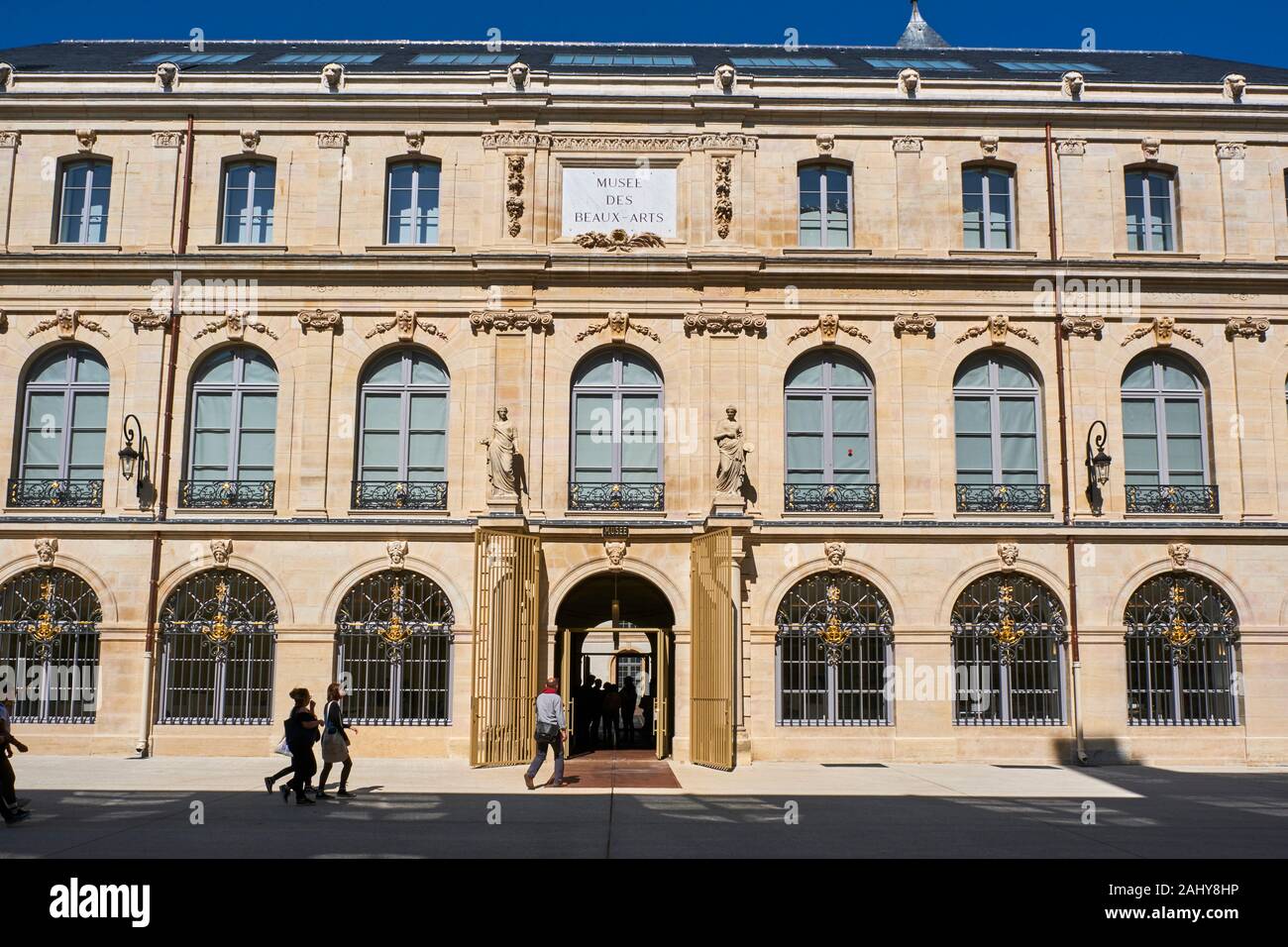Carte Postale Ancienne - Dijon, Côte D'Or - Palais Des Ducs Et Place D'Armes (1 CPA)
