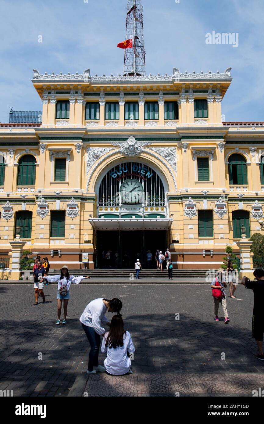 Au Vietnam, à Ho Chi Minh Ville, le bureau de poste central, en plein coeur de Saigon, a été construit par l'administration de la Poste française au cours de l'INDOC Banque D'Images
