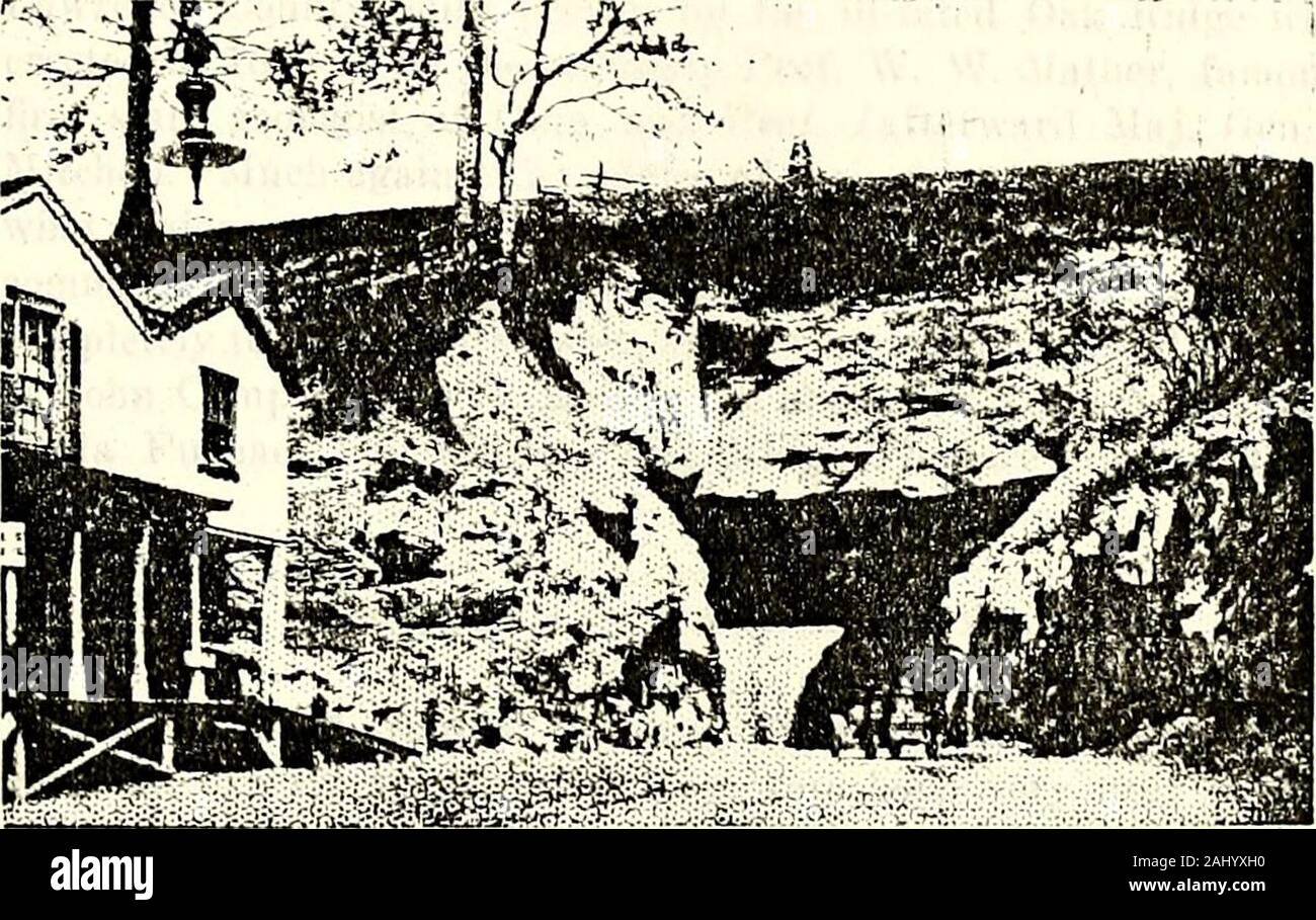 Une histoire de la région de Hanging Rock fer Ohio ; un récit authentique du passé, avec une longue enquête sur le développement industriel et commercial . je ss HANGING ROCK RÉGION FER 279 lo iiiiv partie o[ llif état. La Virginia Contra ! Railroad feront grève theOhio Oatlettsburg au fleuve, l'embouchure de la rivière de sable Lig, theboundary entre la Virginie et le Kentucky. La plate-forme et de sable-décompose tonne Railroad va atteindre la rivière Ohio à llie même lieu. Ces derniers cette route est en train d'être étudiés, les abonnements à grande sa stockhave .été faits par les comtés et les individus, et il n'y a Banque D'Images