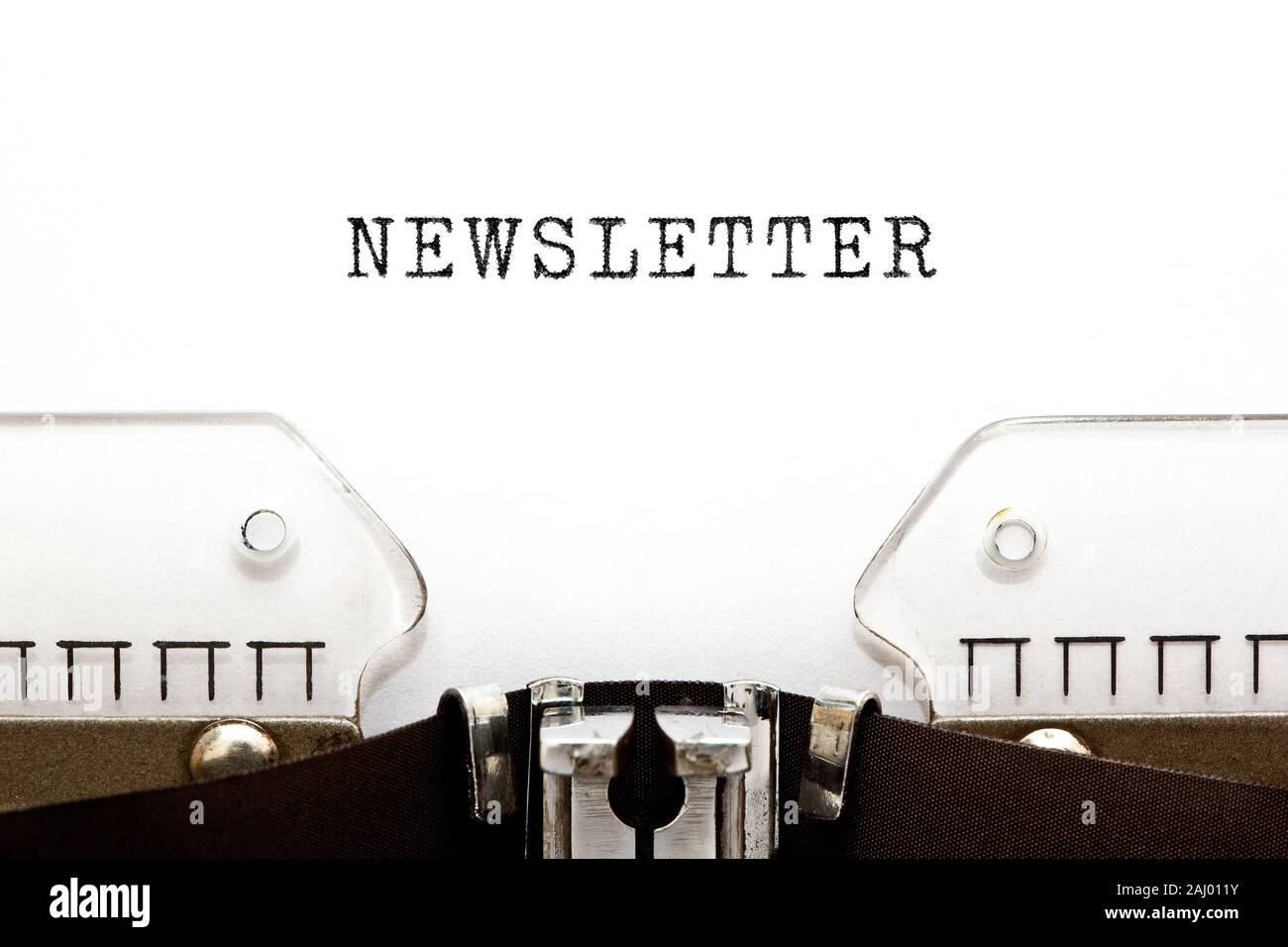 Le mot Newsletter dactylographiée sur vintage typewriter avec copie espace. Banque D'Images