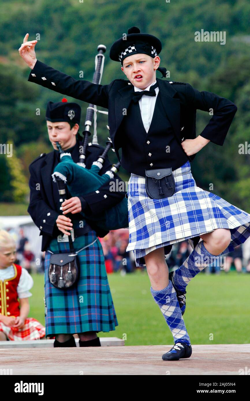 Scottish Highland Dance, Glenurquhart Highland Gathering et jeux, Blairbeg Park, Drumnadrochit, Ecosse, Royaume-Uni, Europe Banque D'Images