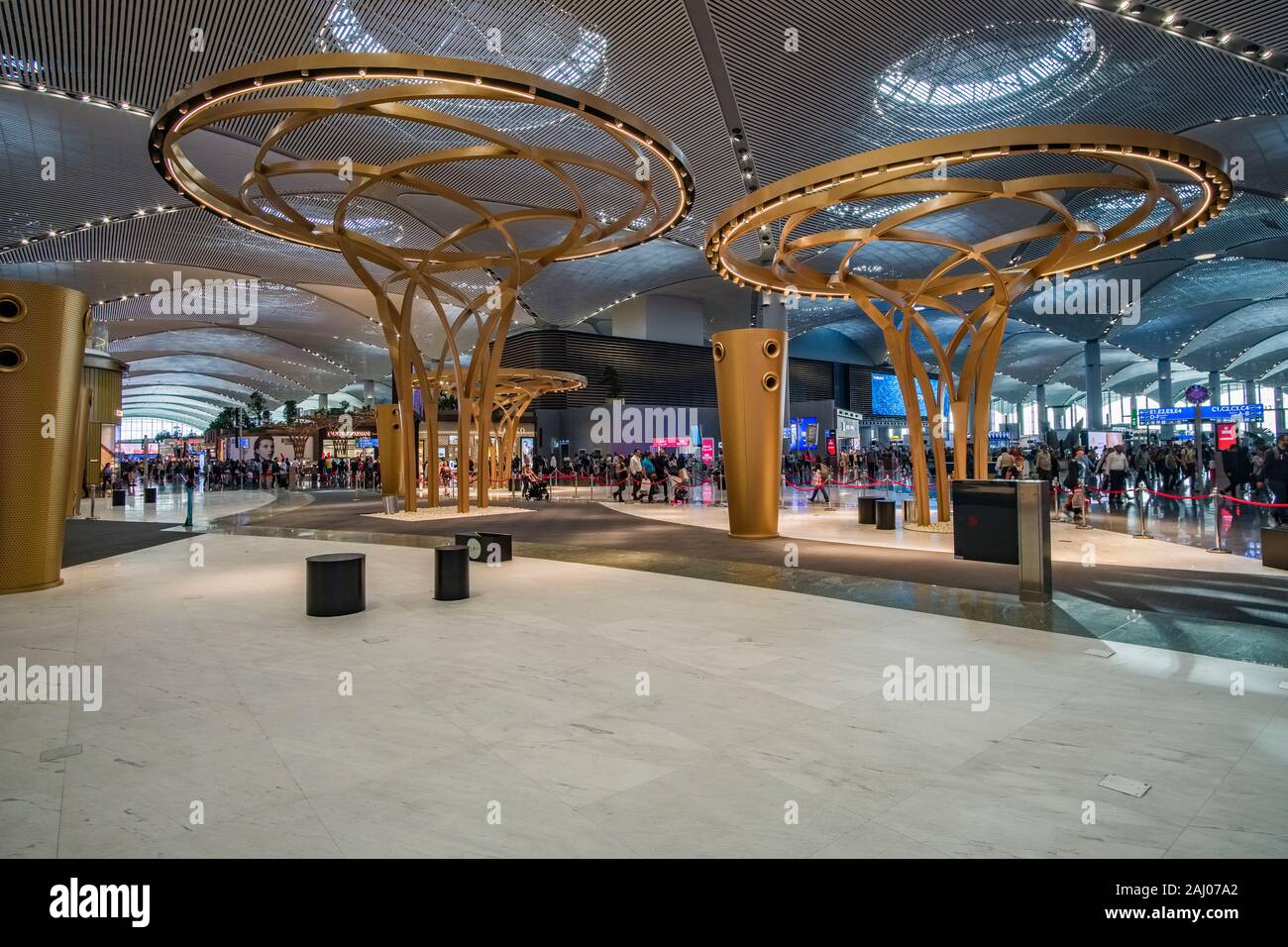 Design intérieur de l'hall de départ dans la nouvelle l'aéroport d'Istanbul Banque D'Images