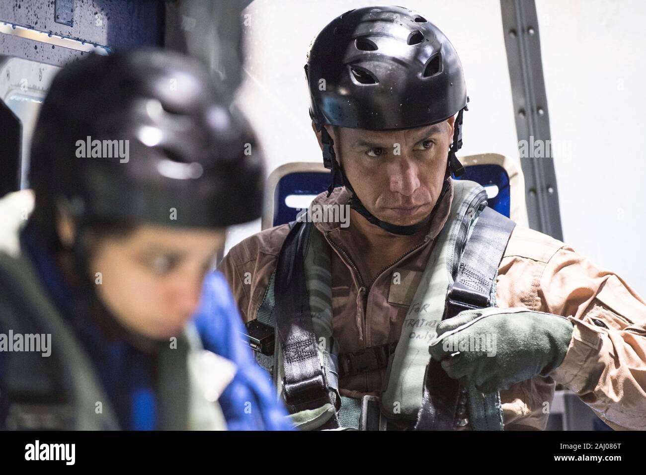 Candidat astronaute de la NASA Frank Rubio au cours de la formation à la survie de l'eau par hélicoptère dans le Sonny Carter Laboratoire de flottabilité neutre au Johnson Space Center, le 21 septembre 2017 à Houston, Texas. Banque D'Images