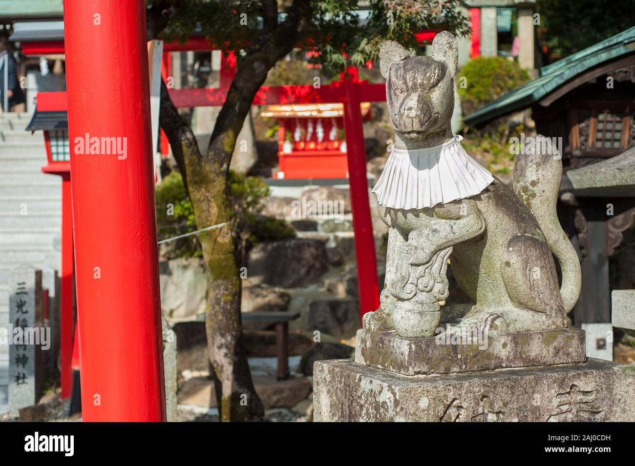 INUYAMA, JAPON - 24 NOVEMBRE 2016 - statue d'Inari Fox à l'entrée du Sankou Inari Shrine au château d'Inuyama, préfecture d'Aichi, Japon. Banque D'Images