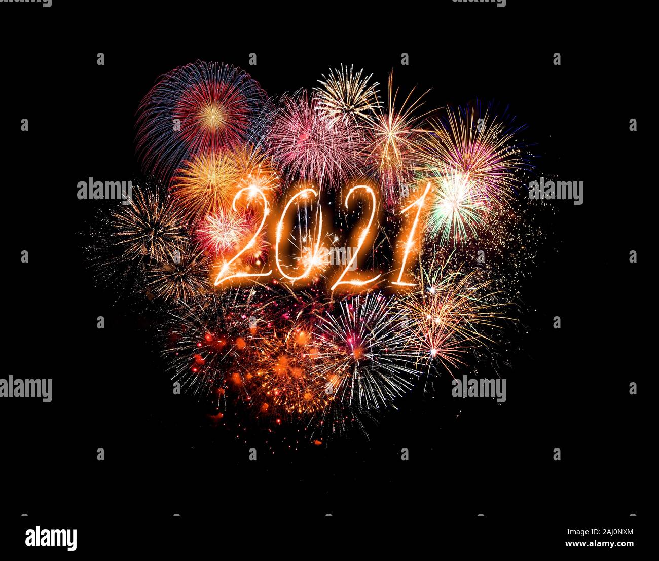 Carte de voeux Bonne année 2021 avec les numéros de série d'or et d'artifice sur fond sombre avec l'espace vide pour le texte Banque D'Images